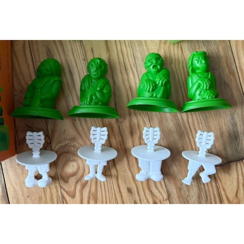 NIB Tovolo ZOMBIE Pop Molds Popsicles Silicone Halloween Novelty Horror Set of 4